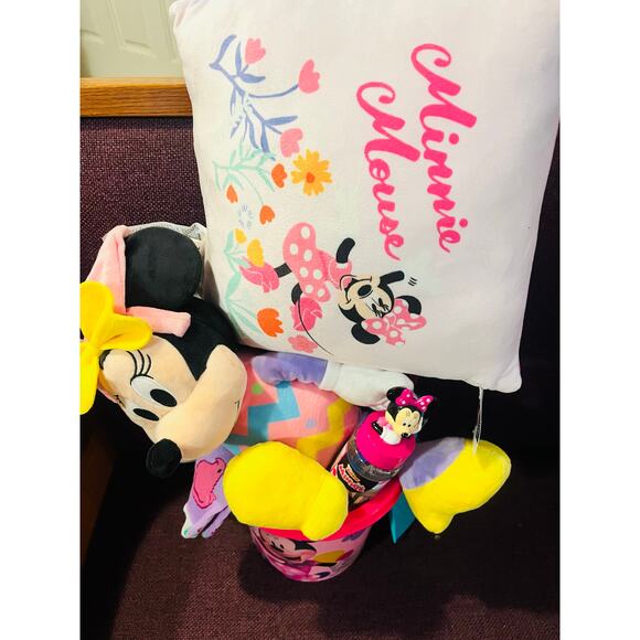 Minnie mouse Easter adorable bundle plush ,Sand bucket , peep socks bubbles - Picture 7 of 7